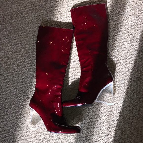 UNIQUE STUART WEITZMAN LUCITE BURGUND BOOTS SZ 7.5 - Picture 4 of 16